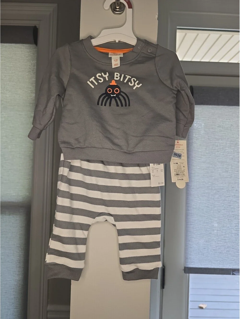 0-3m nwt halloween outfit  from target item 20G8